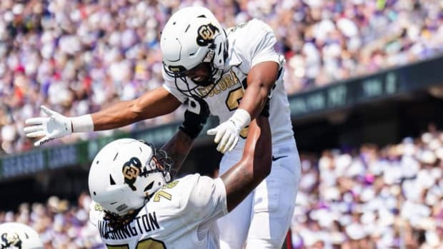 Savion Washington lifting up Dylan Edwards at TCU
